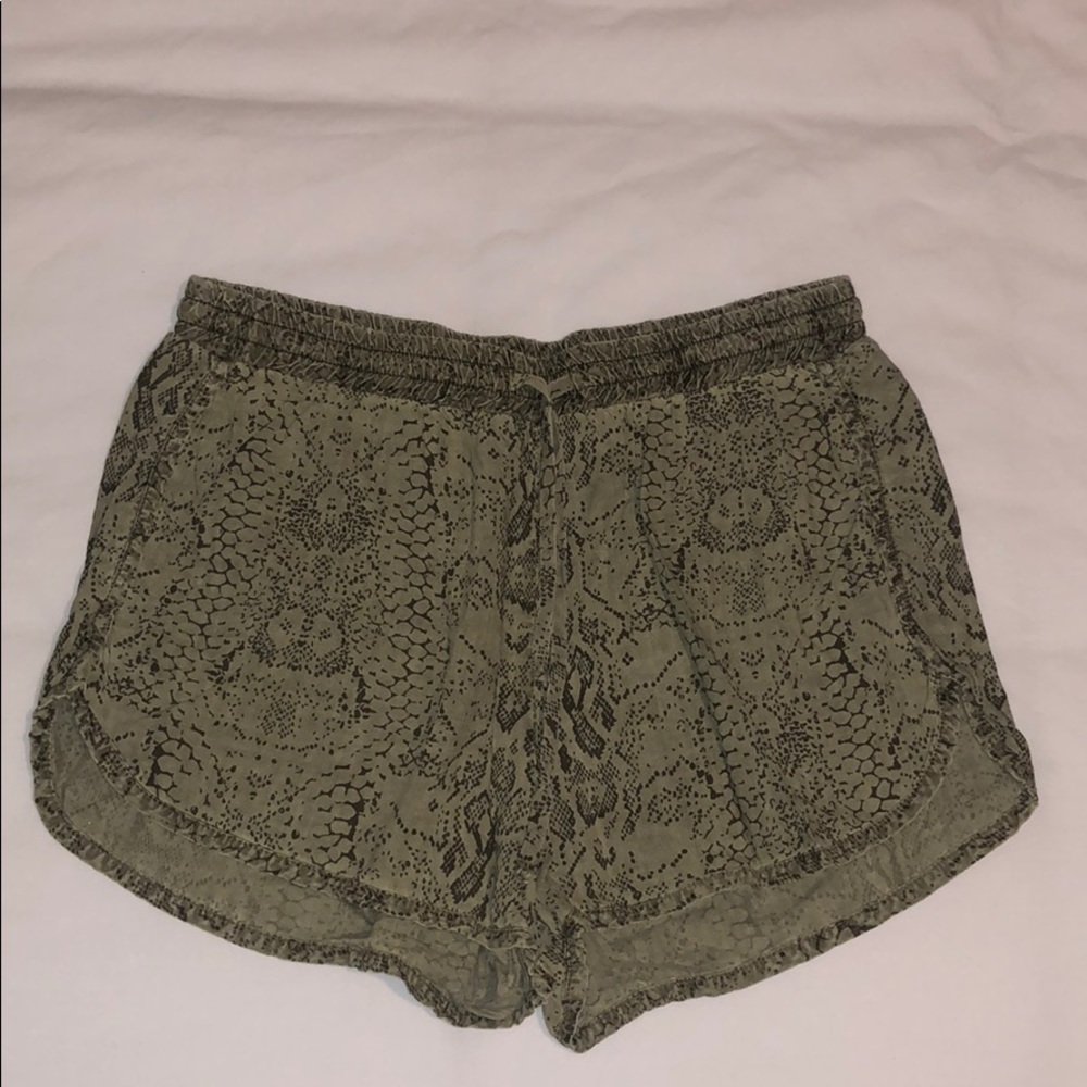 Sporty Short in Oakmoss